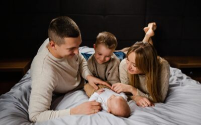 Pierwsze chwile razem: domowa sesja noworodkowa